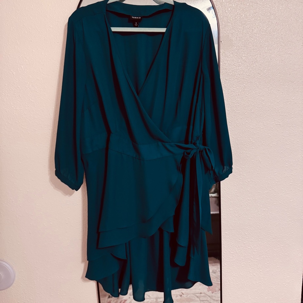 Torrid Dark Green Hi-Lo Tie Waist Ruffle Too sz 3